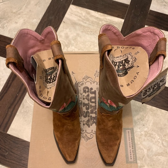 Junk Gypsy by Lane, 9.5, ladies western boot. Brown suede, pink, green cactus - Picture 7 of 14